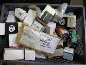 HOWE RICHARDSON SCALE, 28" X 28" SCALE TOP, WITH WEIGHTS, 2000LB CAPACITY. LOADING & HANDLING FEE $15-4529